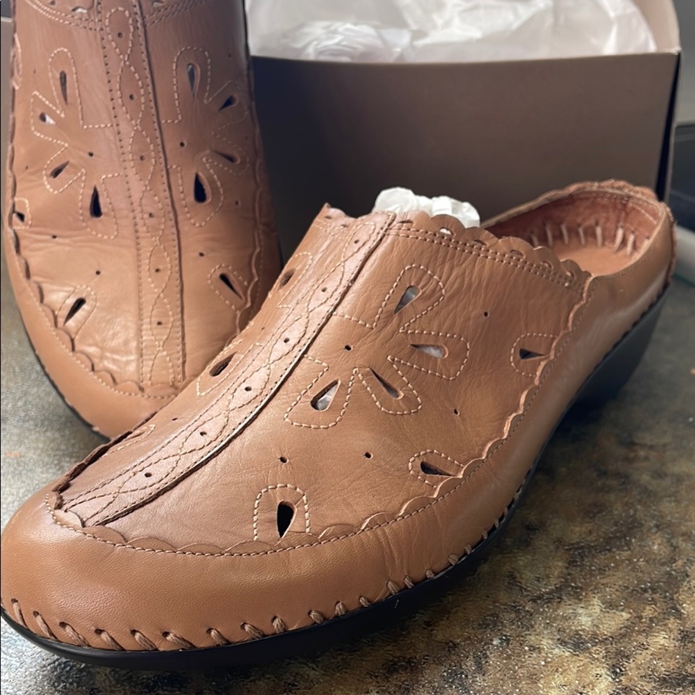 Easy Spirit Brown Cutout Leather Slip-On Shoes